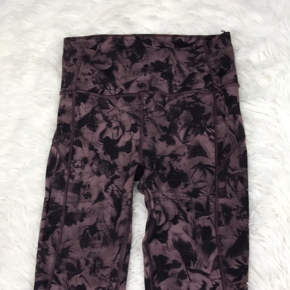 Lululemon In Movement Tight 25" *Everlux Mini Dusk - Picture 2 of 8